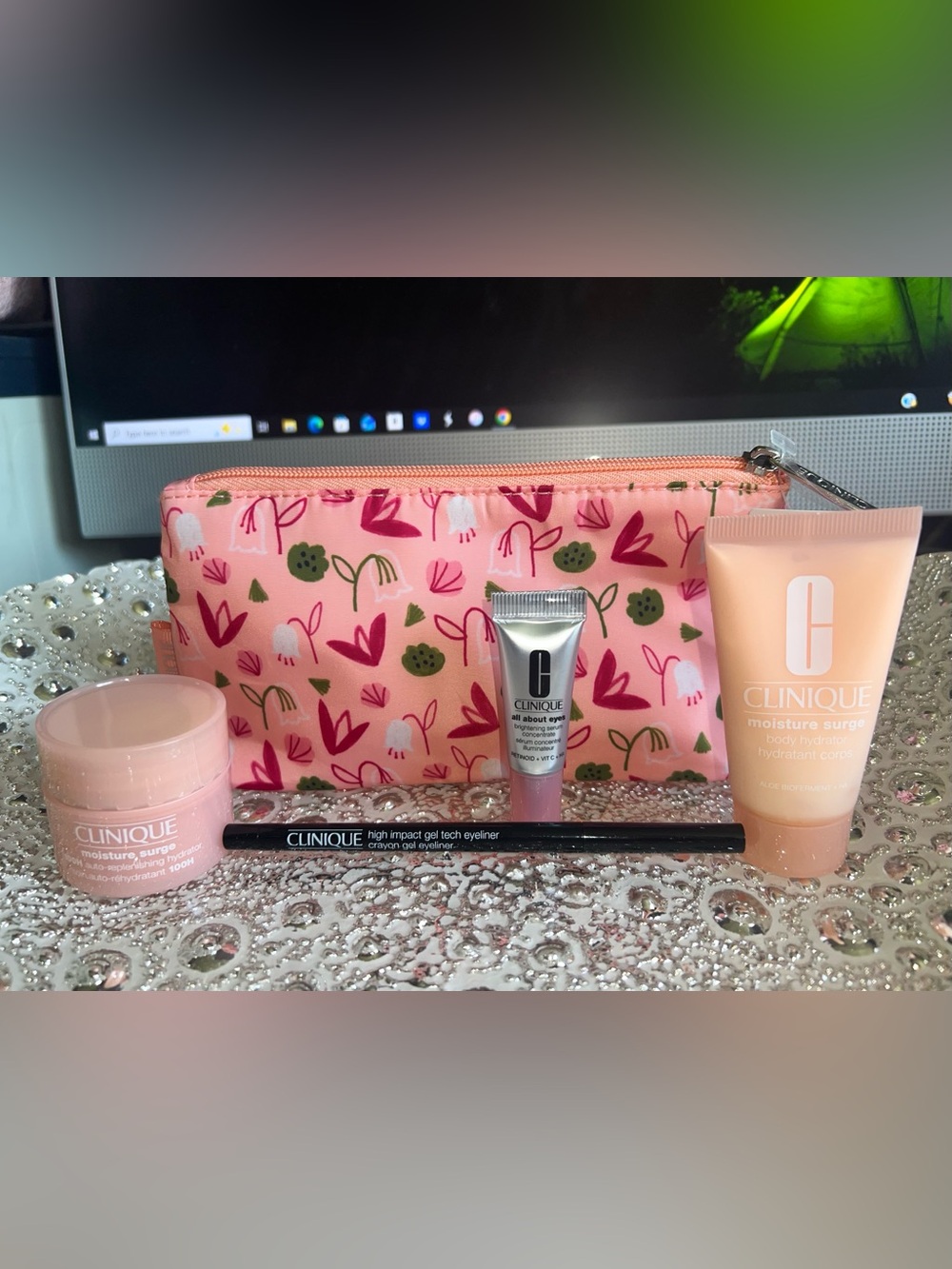 BN Clinique Floral Makeup Bag and Travel Size Skincare Eyeliner - Picture 2 of 2